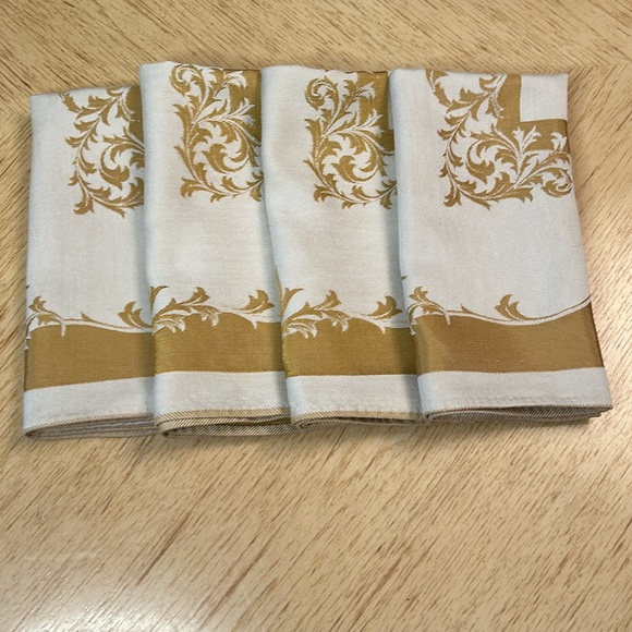 Damask Vintage Renaissance Table Napkins (4) - Picture 4 of 7